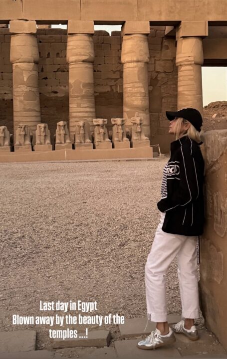 Άννα Βίσση: Η επιλογή των metallic sneakers αναβαθμίζουν το look της