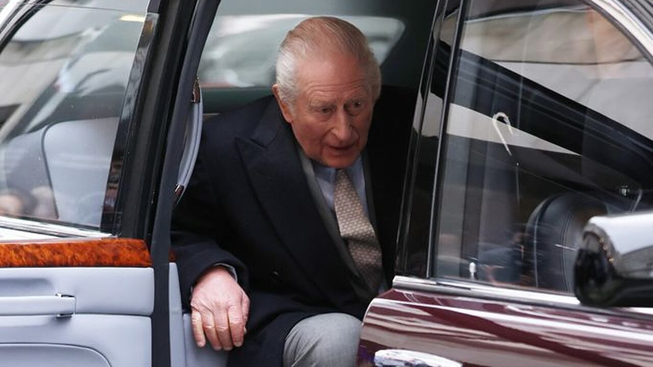 LONDON, ENGLAND - FEBRUARY 19: King Charles III attends the first day of London Fashion Week at NEWGEN 180 The Strand on February 19, 2026 in London, England. (Photo by Neil Mockford/GC Images)