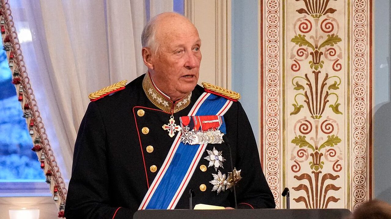 Norway's King Harald gives a speech at the gala dinner