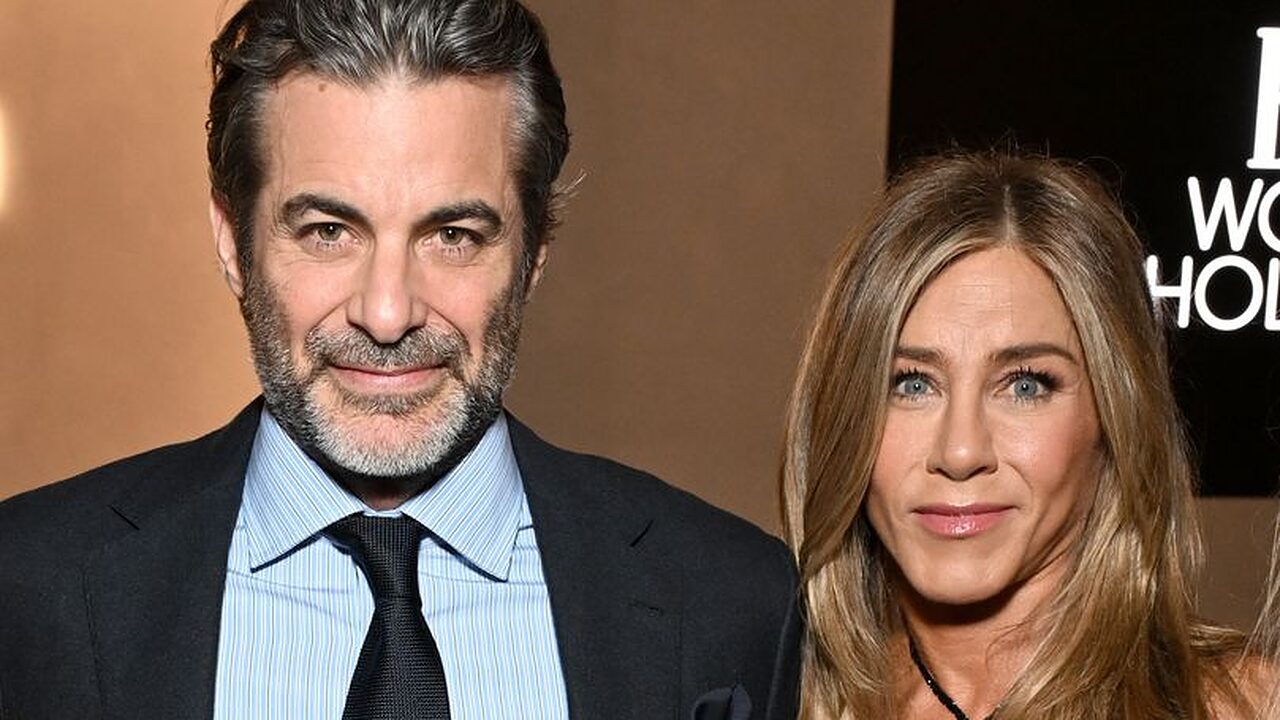 Jim Curtis and Jennifer Aniston, wearing Ralph Lauren, attend ELLE's 2025 Women in Hollywood Celebration presented by Ralph Lauren and Bvlgari with support from evian, Hendrick's Gin, and Lucid Motors on November 17, 2025 in Los Angeles, California