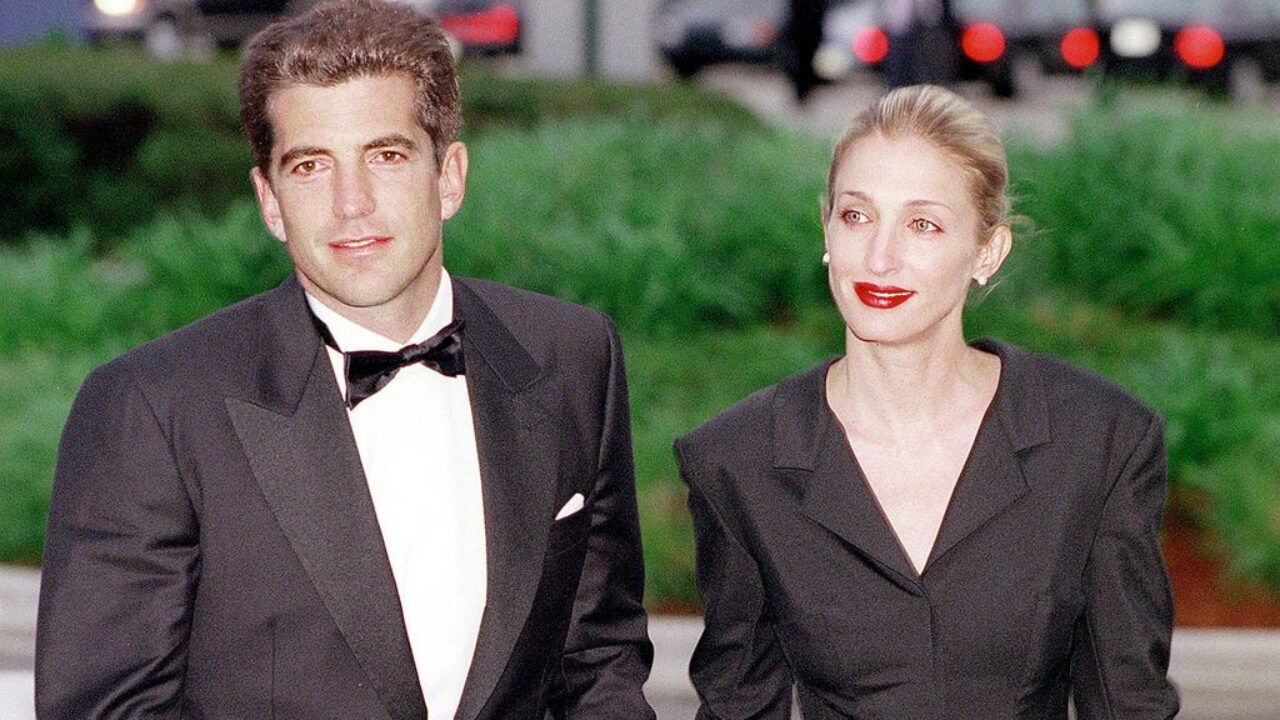 Carolyn's make-up was equally pared-back, centring on a sweep of mascara and bold red lipstick for evening.