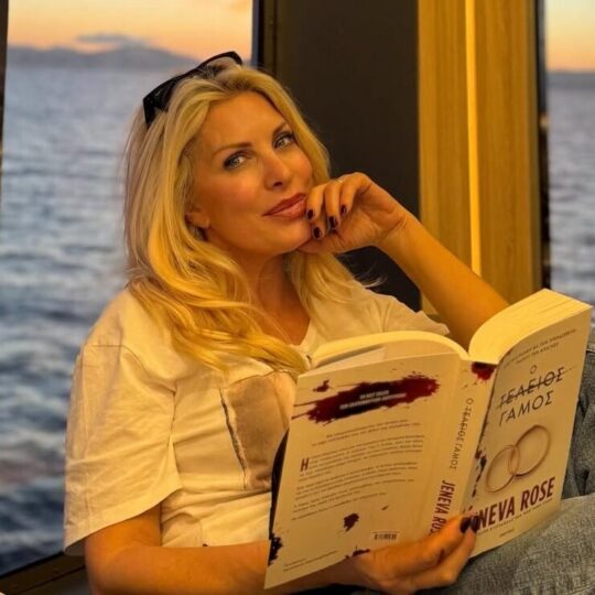 Η Ελένη Μενεγάκη ποζάρει για την κόρη της Μαρίνα