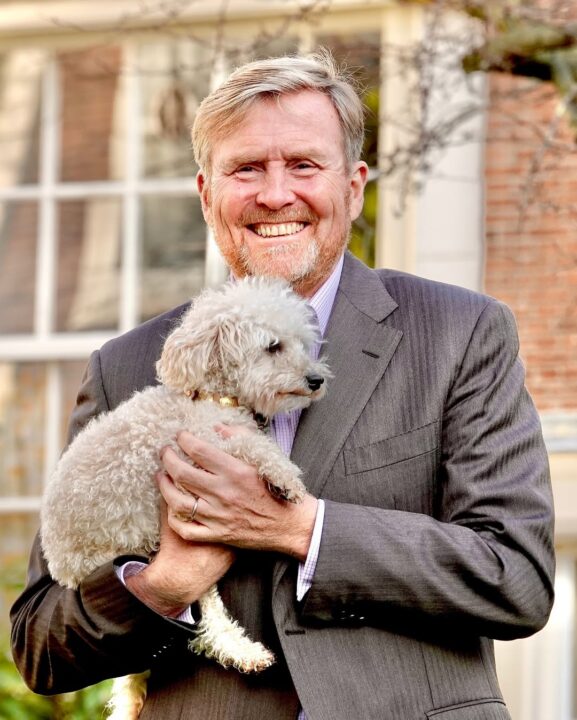 Ο Βίλεμ-Αλεξάντερ της Ολλανδίας, ο οποίος στέφθηκε βασιλιάς στις 30 Απριλίου 2013, μετά την παραίτηση της μητέρας του.  