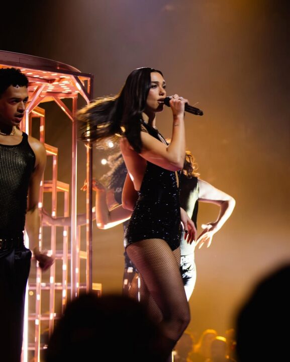 η Ντούα Λίπα αφιέρωσε το βραβείο της στους νέους δημιουργούς «που παλεύουν να ακουστούν