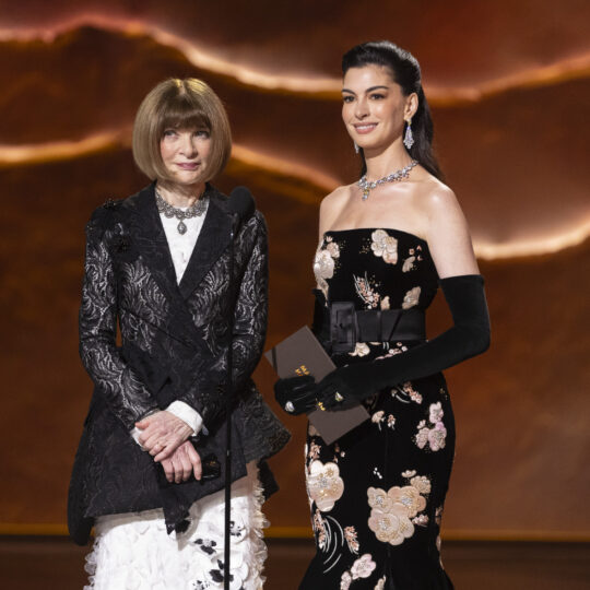 ANNA WINTOUR, ANNE HATHAWAY