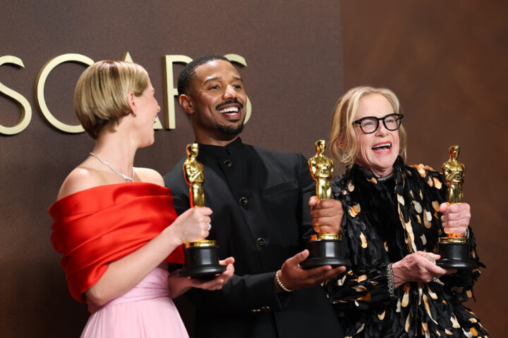 Jessie Buckley, Michael B. Jordan and Amy Madigan με τα βραβεία τους. (Photo by JC Olivera/WWD via Getty Images)