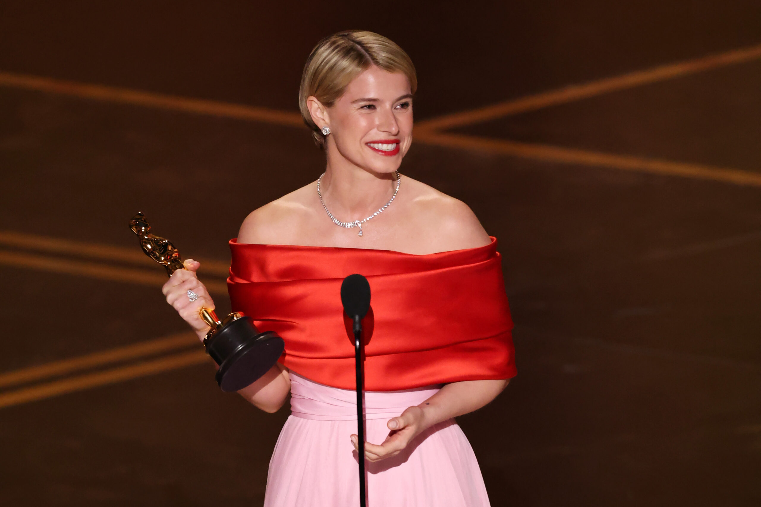 Jessie Buckley GettyImages-2266331322.jpg