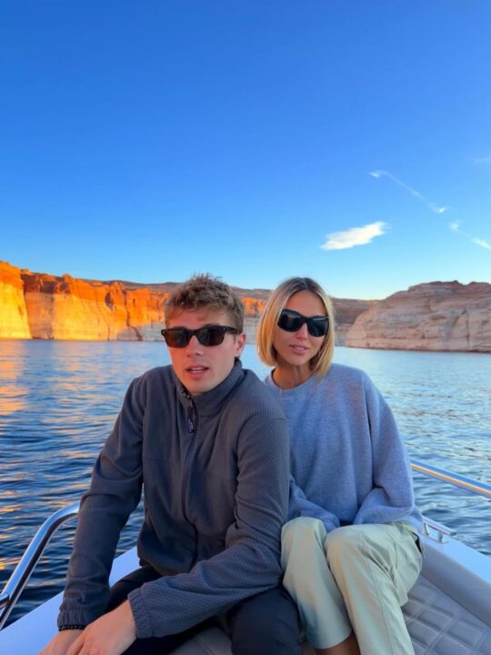  Με τον αδερφό της, Αχιλλέας, Άκι τον αποκαλούν οι αγαπημένοι του