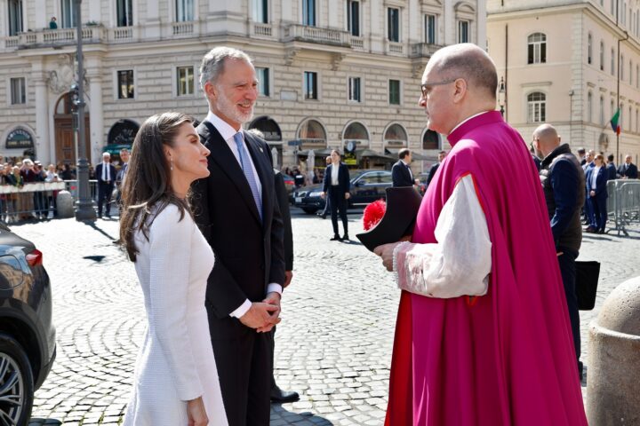 Η επίσκεψη της βασίλισσας Λετίθια και του βασιλιά Φελίπε στο Βατικανό πραγματοποιήθηκε στο πλαίσιο επίσημης συνάντησης με τον Πάπα