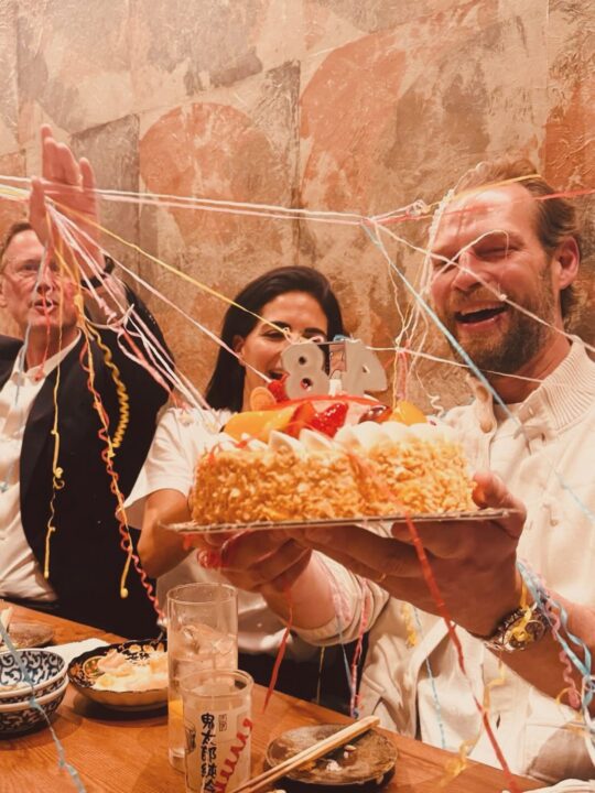 Η Τατιάνα Μπλάτνικ ταξίδεψε μέχρι την Ιαπωνία για τα 48α γενέθλια του αδερφού της