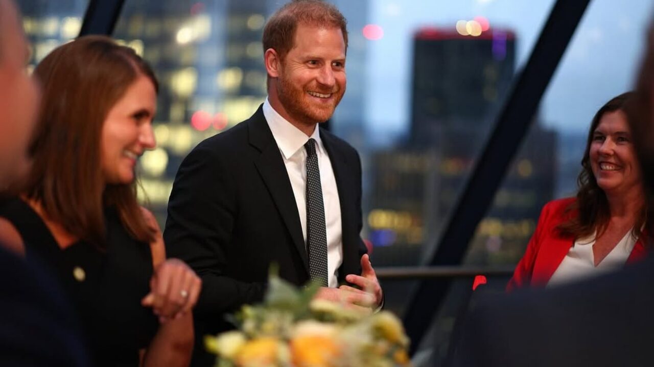 ο Δούκας του Σάσσεξ στηρίζει τον καλό του φίλο και αθλητή Σκοτ Μίναγκ,