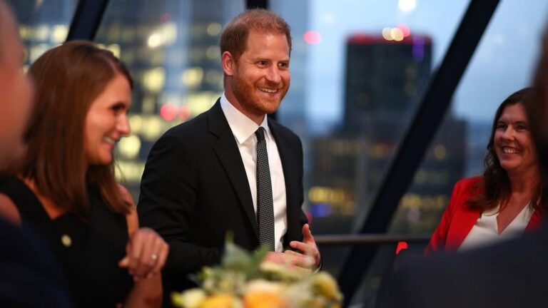 ο Δούκας του Σάσσεξ στηρίζει τον καλό του φίλο και αθλητή Σκοτ Μίναγκ,