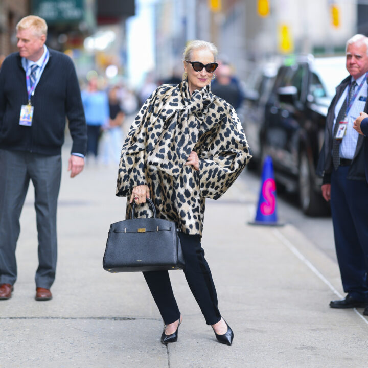 Η Μέριλ Στριπ ενώ κατευθύνεται στο ιστορικό θέατρο Ed Sullivan για την εκπομπή του Στίβεν Κολμπέρ.