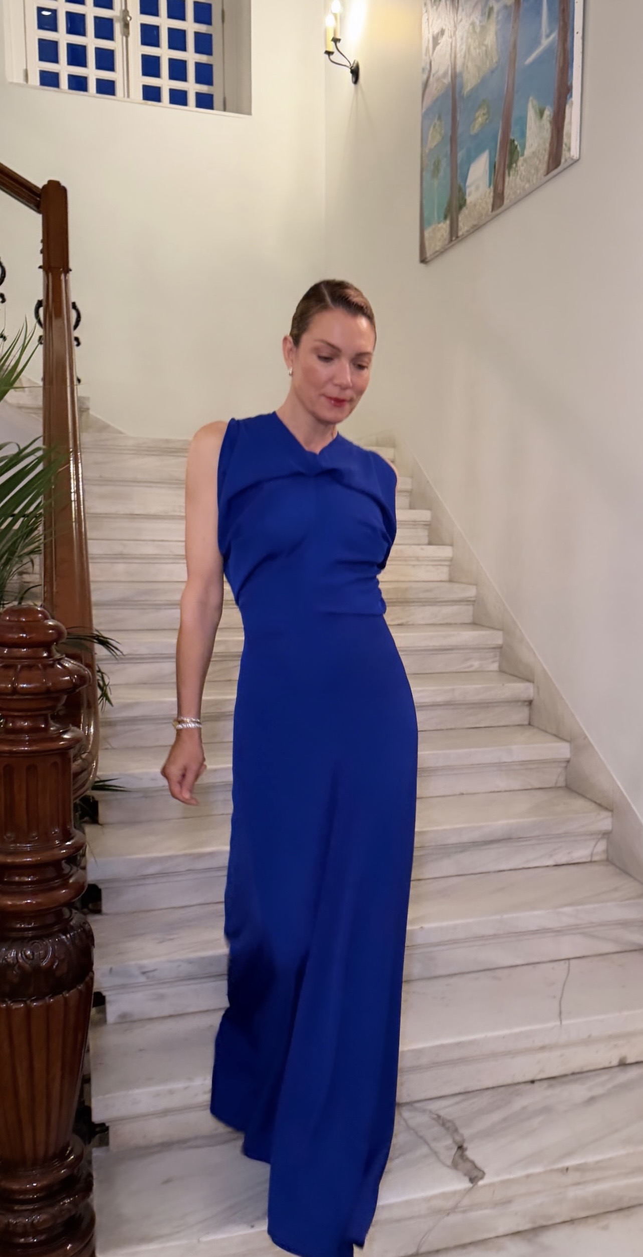 Η Βίκυ Καγιά ξέρει πως να φοράει ένα βραδινό φόρεμα