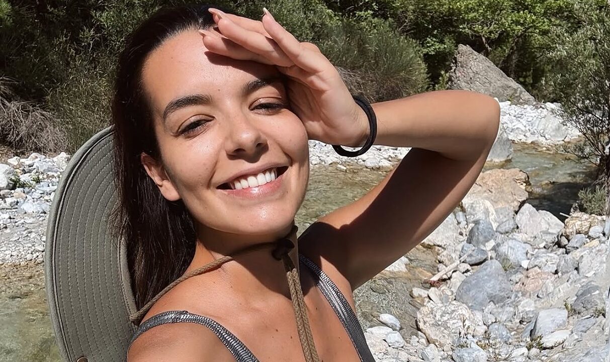 Νικολέττα Ράλλη:Βραδινό μπάνιο με την κόρη της στη πανσέληνο