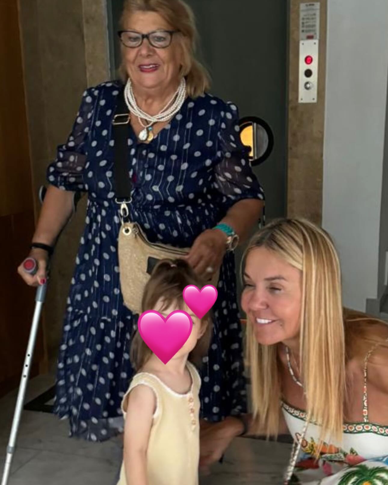 Η Χριστίνα Παππά με τη μητέρα της και την εγγονή της.