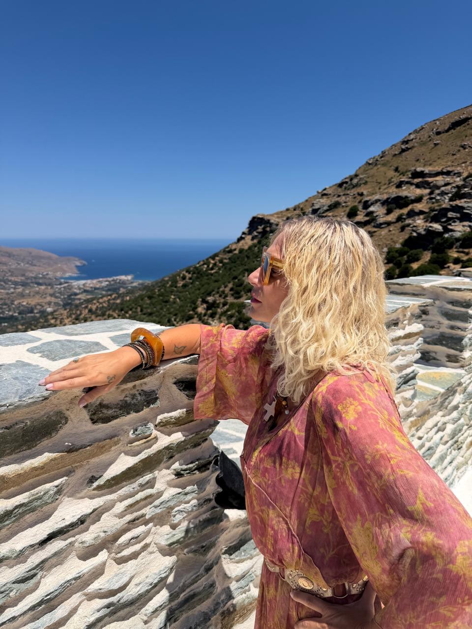 Η Ελεωνόρα Ζουγανέλη συνεχίζει τις καλοκαιρινές της εμφανίσεις σε όλη την Ελλάδα.